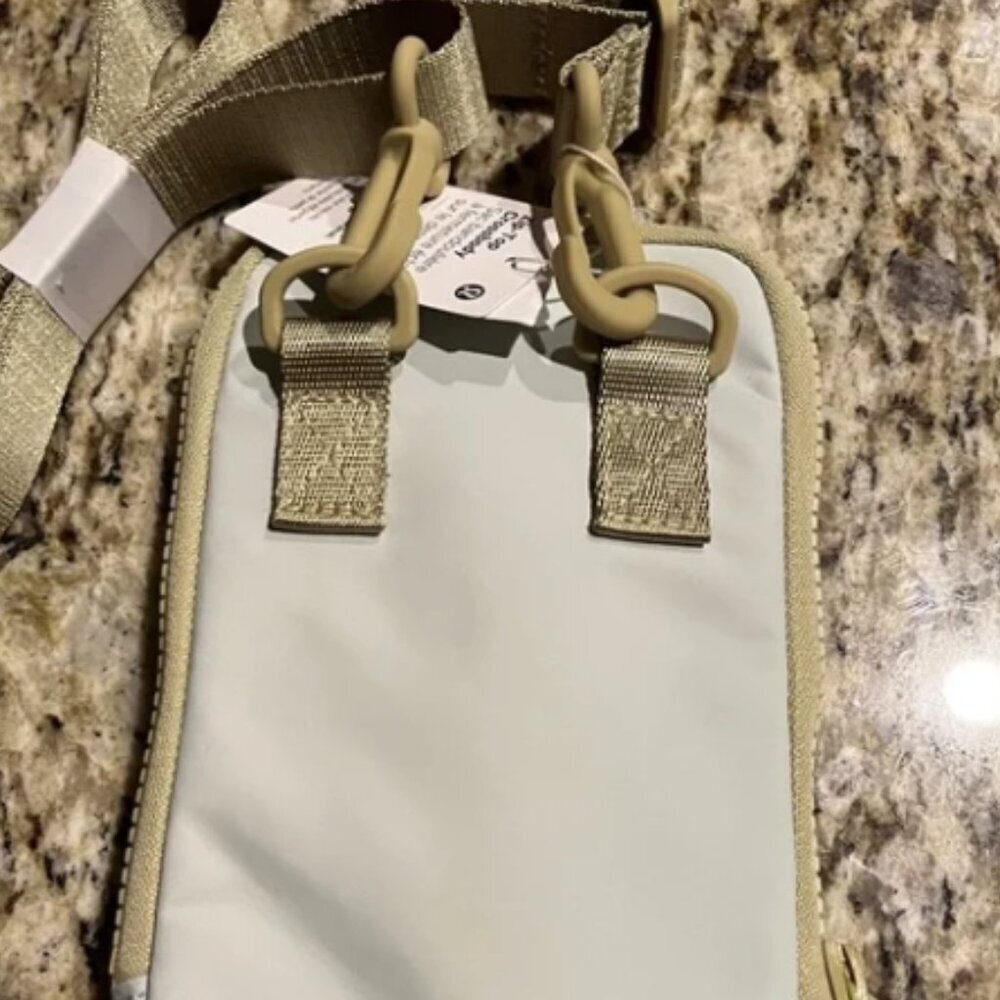 Lululemon Zip-top Crossbody Bag - Yellow Serpenti NWT - Picture 5 of 12